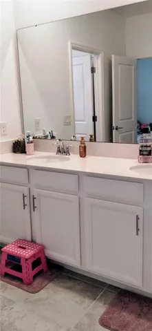Jack & Jill bath between 2nd and 3rd bedroom