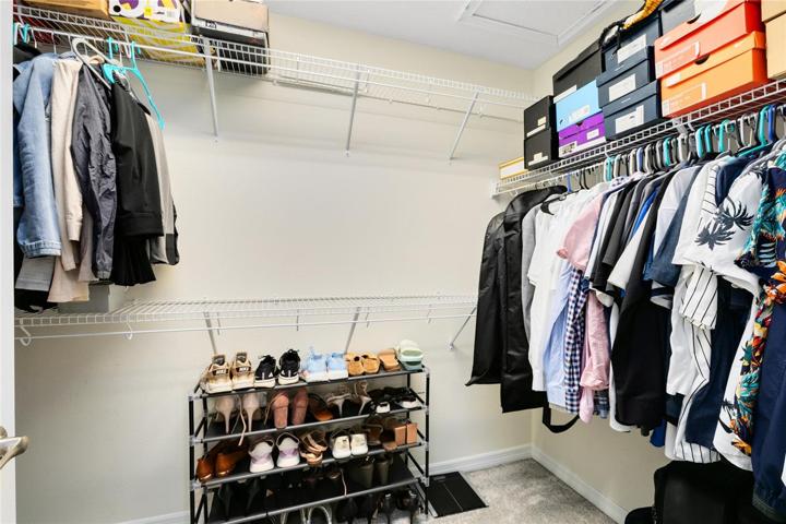 Plenty of space for all yoru clothes, shoes and accessories.