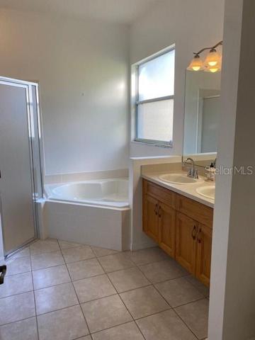 MASTER BATH WITH DUAL SINKS AND GARDEN TUB AND SEPARATE SHOWER AND PRIVATE COMODE.