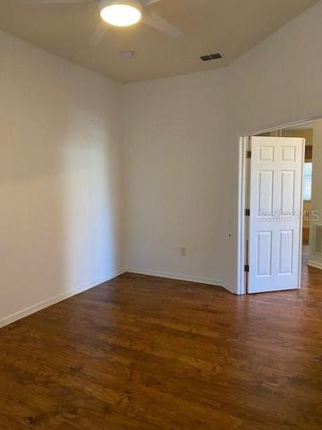 MASTER BEDROOM.