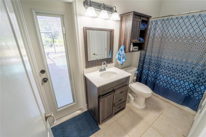 3rd FULL BATHROOM/DOOR TO POOL/PATIO