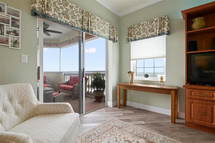 Den to lanai