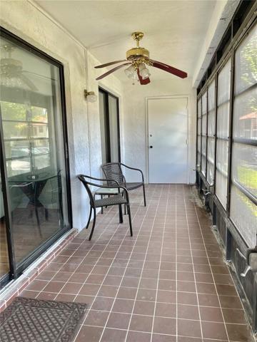 Airy Lanai with huge storage closet
