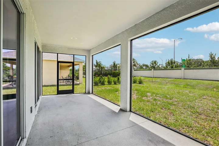 Oversized Screened-in Lanai