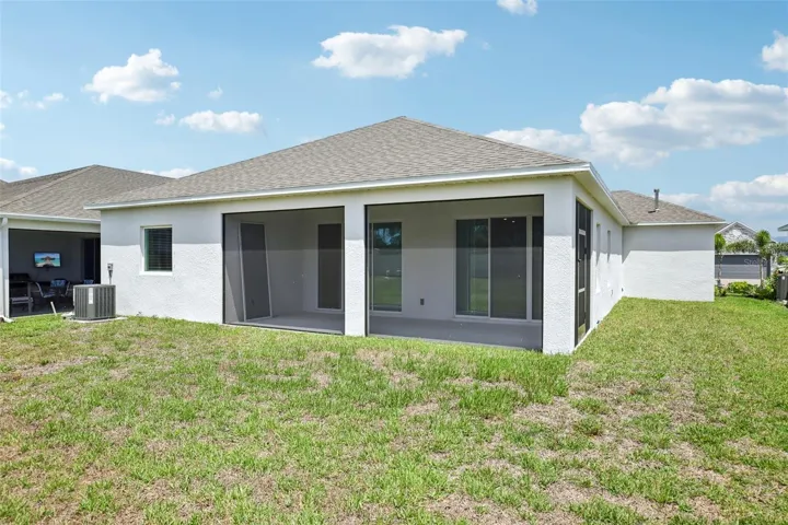 Oversized Screened-in Lanai - Spacious Backyard