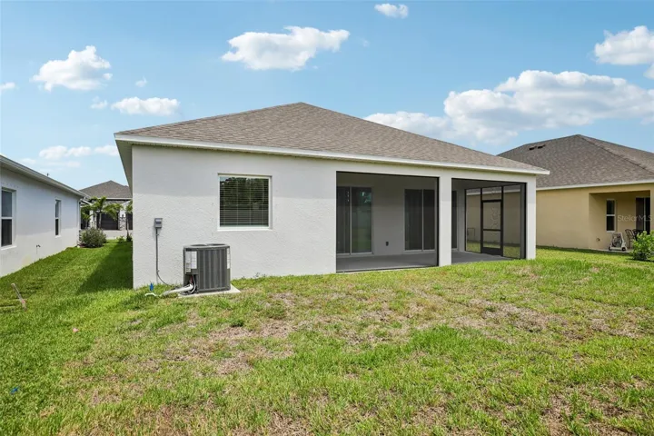 Oversized Screened-in Lanai - Spacious Backyard