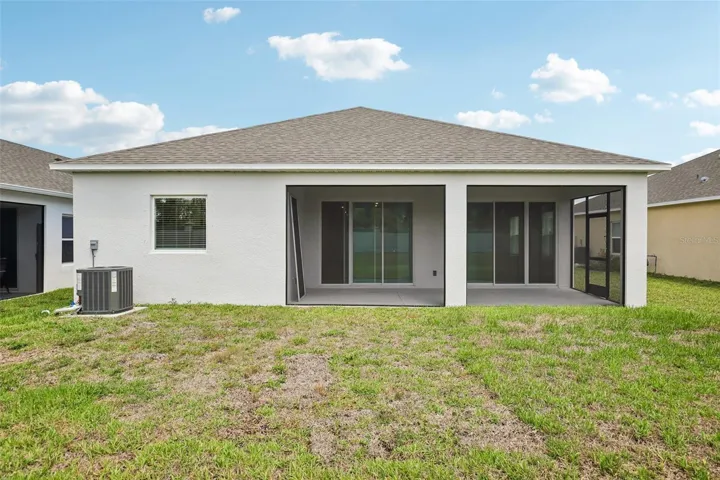 Oversized Screened-in Lanai - Spacious Backyard