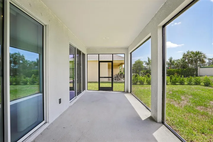 Oversized Screened-in Lanai