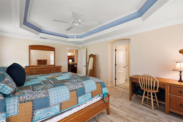 Master bedroom w/walk in closet & en suite