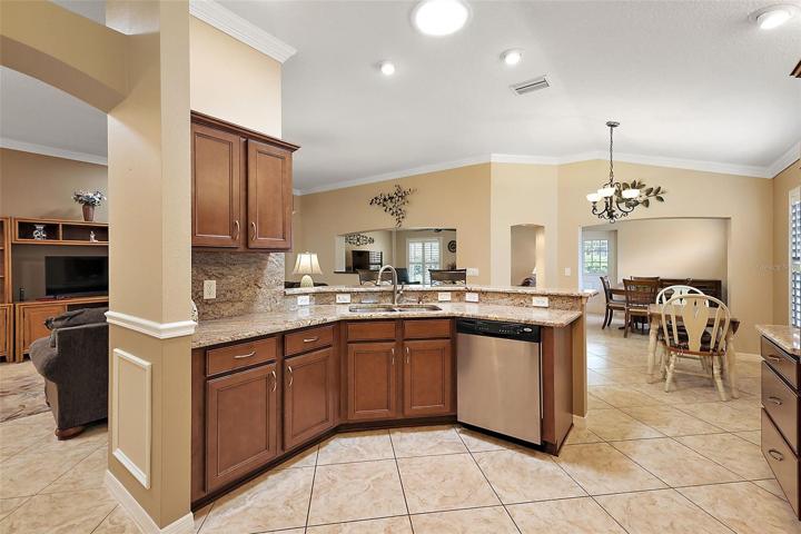 Kitchen w/Granite countertops