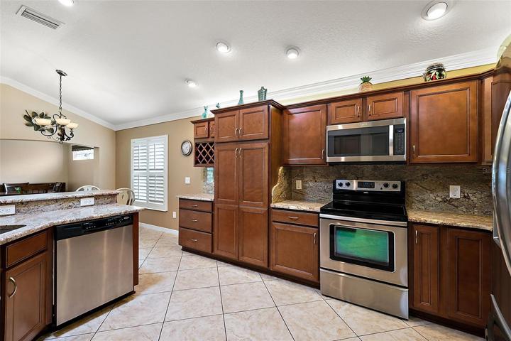 Kitchen w/Stainless appliances