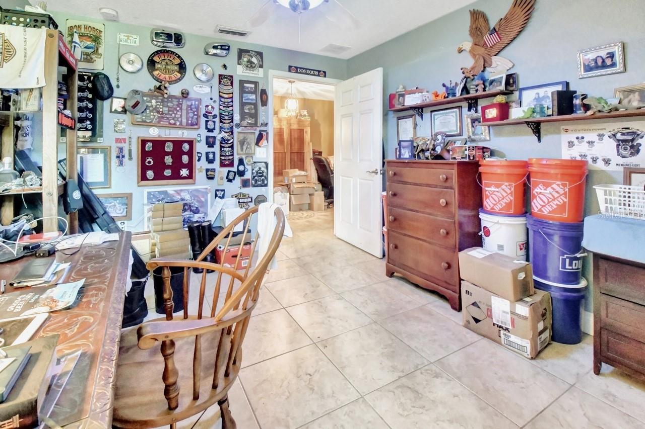 BEDROOM/OFFICE