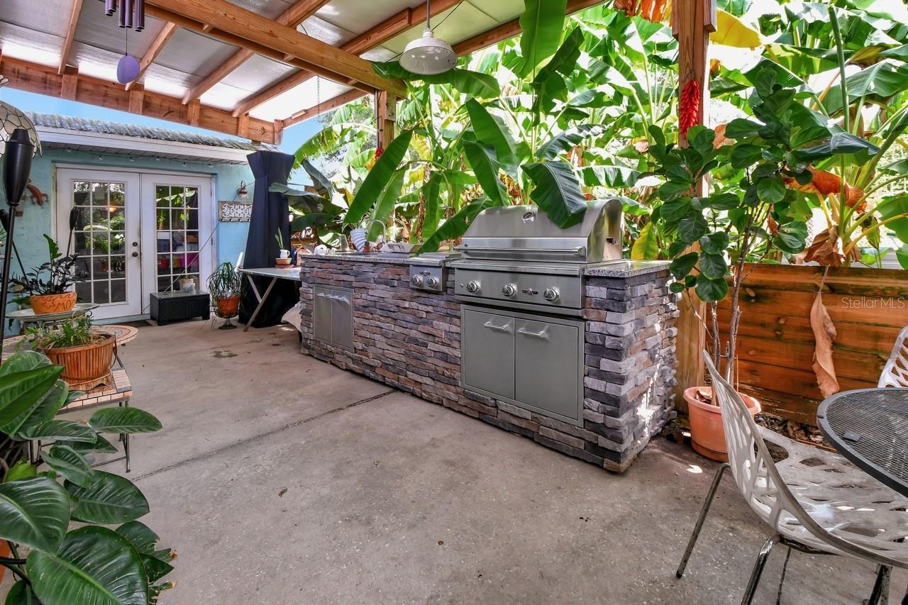 SUMMER KITCHEN