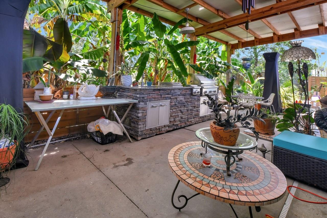 SUMMER KITCHEN