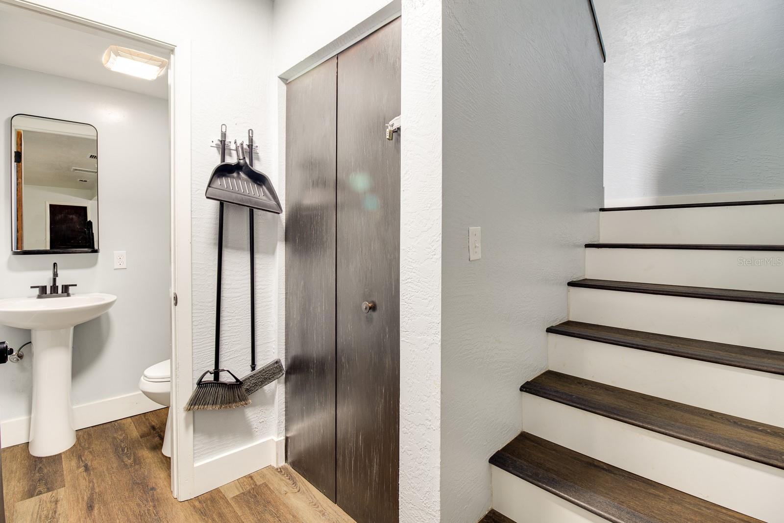 425 Half bath and stairwell