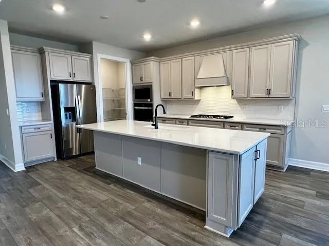 Actual home photo. Colors, finishes, textures and options may appear differently in person due to variations in monitors and viewing devices.