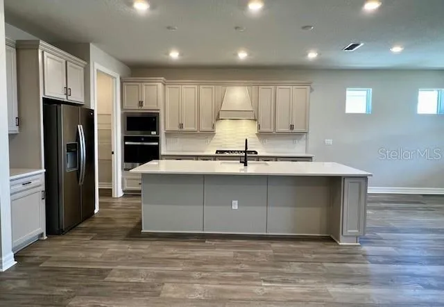 Actual home photo. Colors, finishes, textures and options may appear differently in person due to variations in monitors and viewing devices.