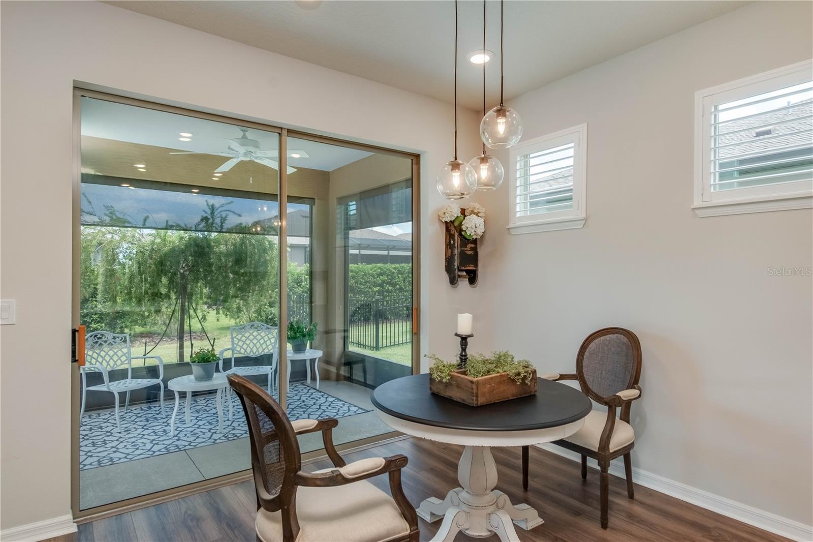 Dining room with sliding doors to large screened lanai