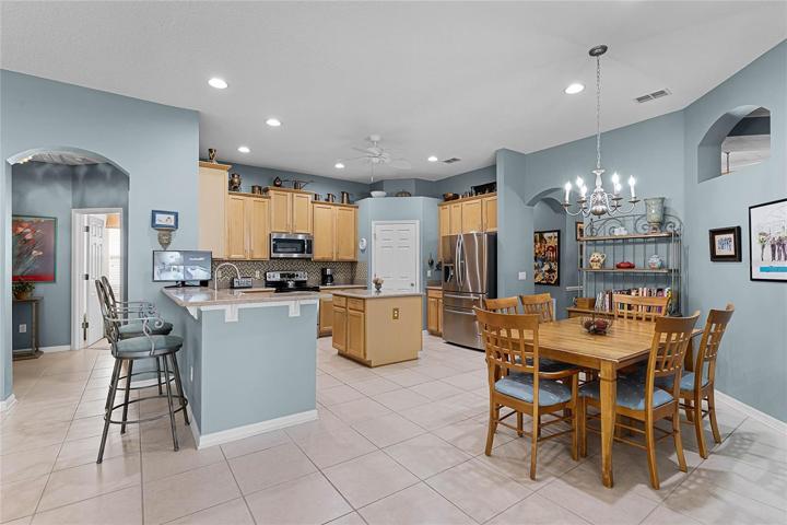 Kitchen with Eat-in area