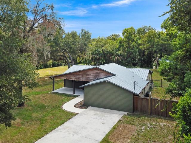 All the space you could want and an UPDATED 3BD/2BA home in the heart of Apopka on an ACRE OF LAND with NO HOA!