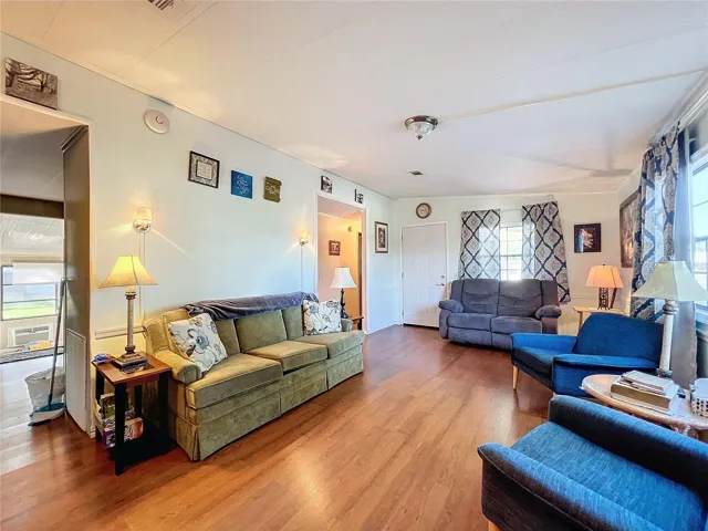 Very spacious living area