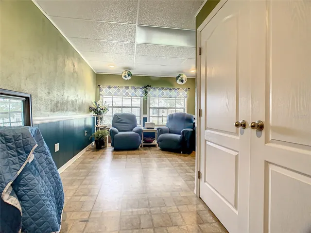 Bonus room with laundry closet