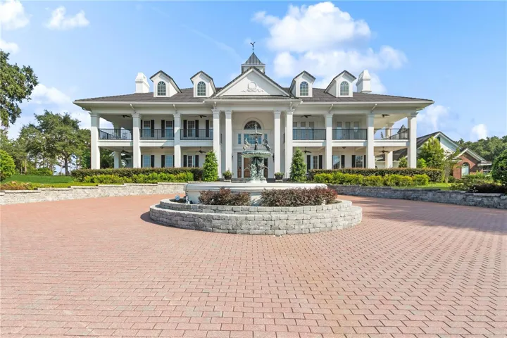 World Class design2 Homes, 70 Acres, Clubhouse, Studio, Barn and more World Class Estate Primary Home about 10,000 SqFt