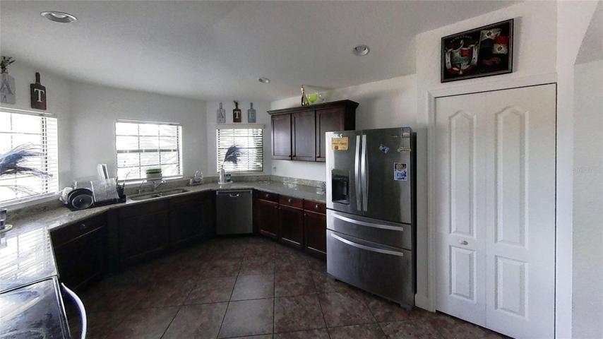 SPACIOUS KITCHEN