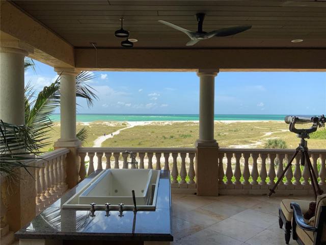 3rd floor balcony Jacuzzi and 2 shower heads over looking the Gulf of Mexico