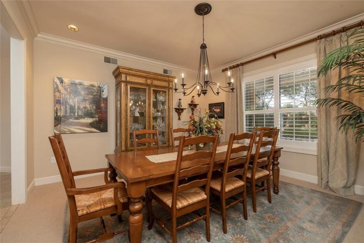 Room for all your guests in the Dining Room