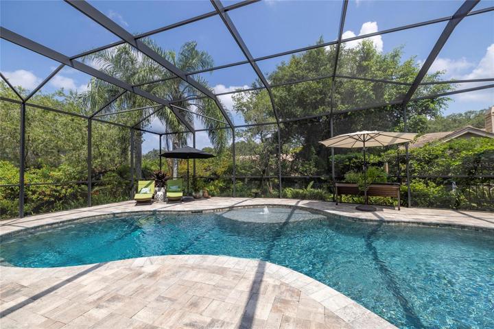 Swimming pool with bubbler