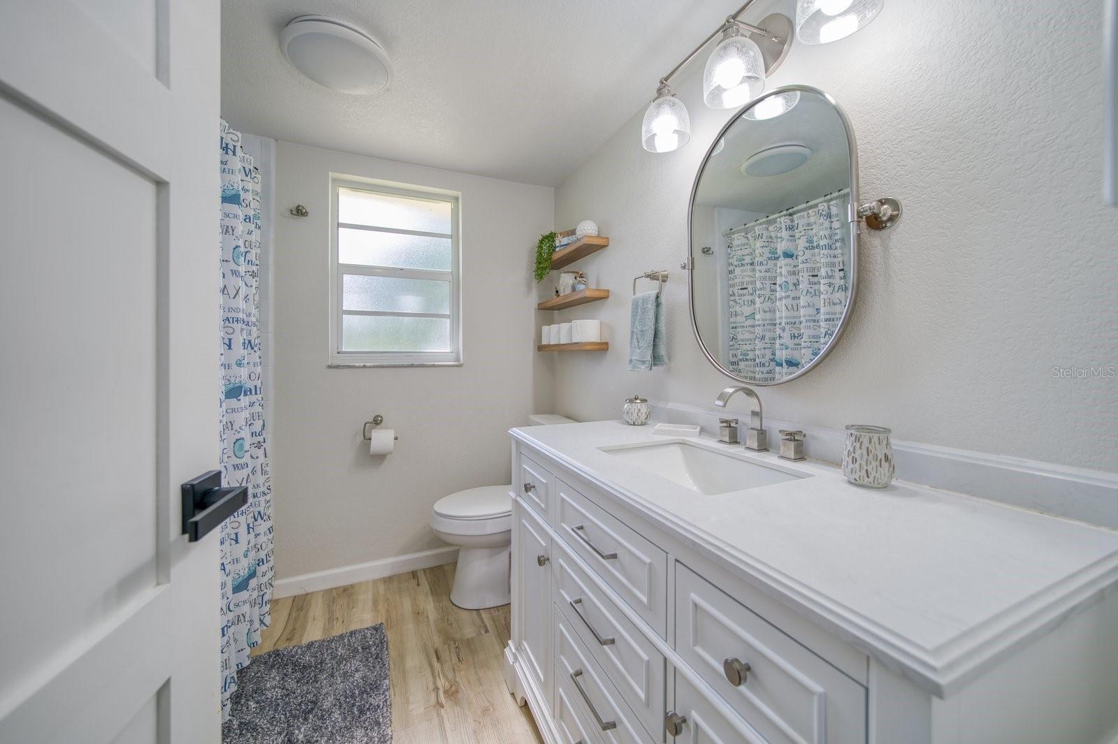 Bathroom 1/guest