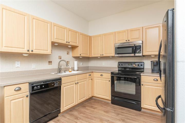 Eat-in Kitchen
