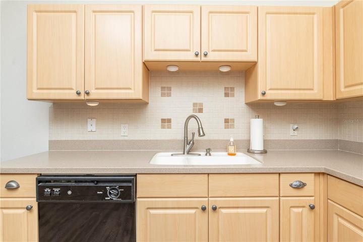 Eat-in Kitchen
