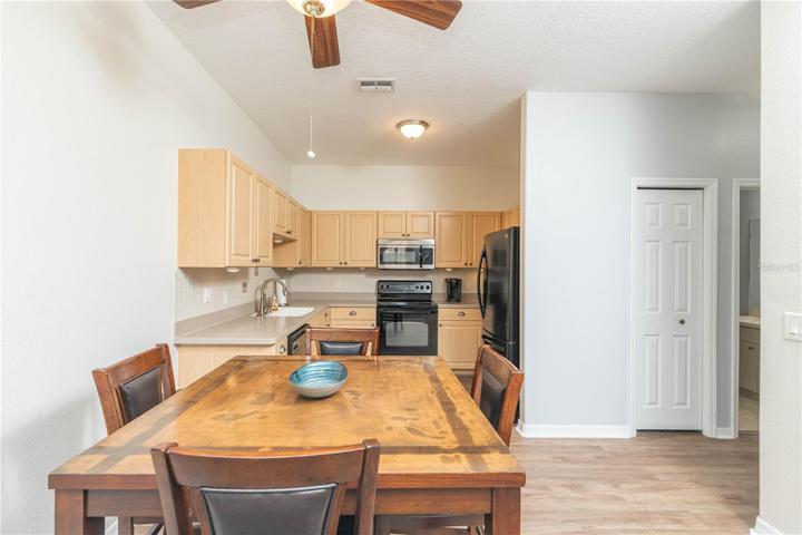 Eat-in Kitchen