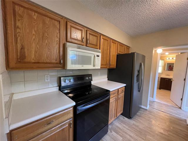 LARGE GALLEY KITCHEN