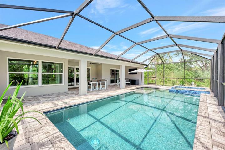 View of the pool and Lanai from here!