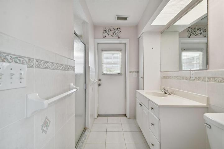 En Suite Bathroom for Bedroom 4. Pool Bath