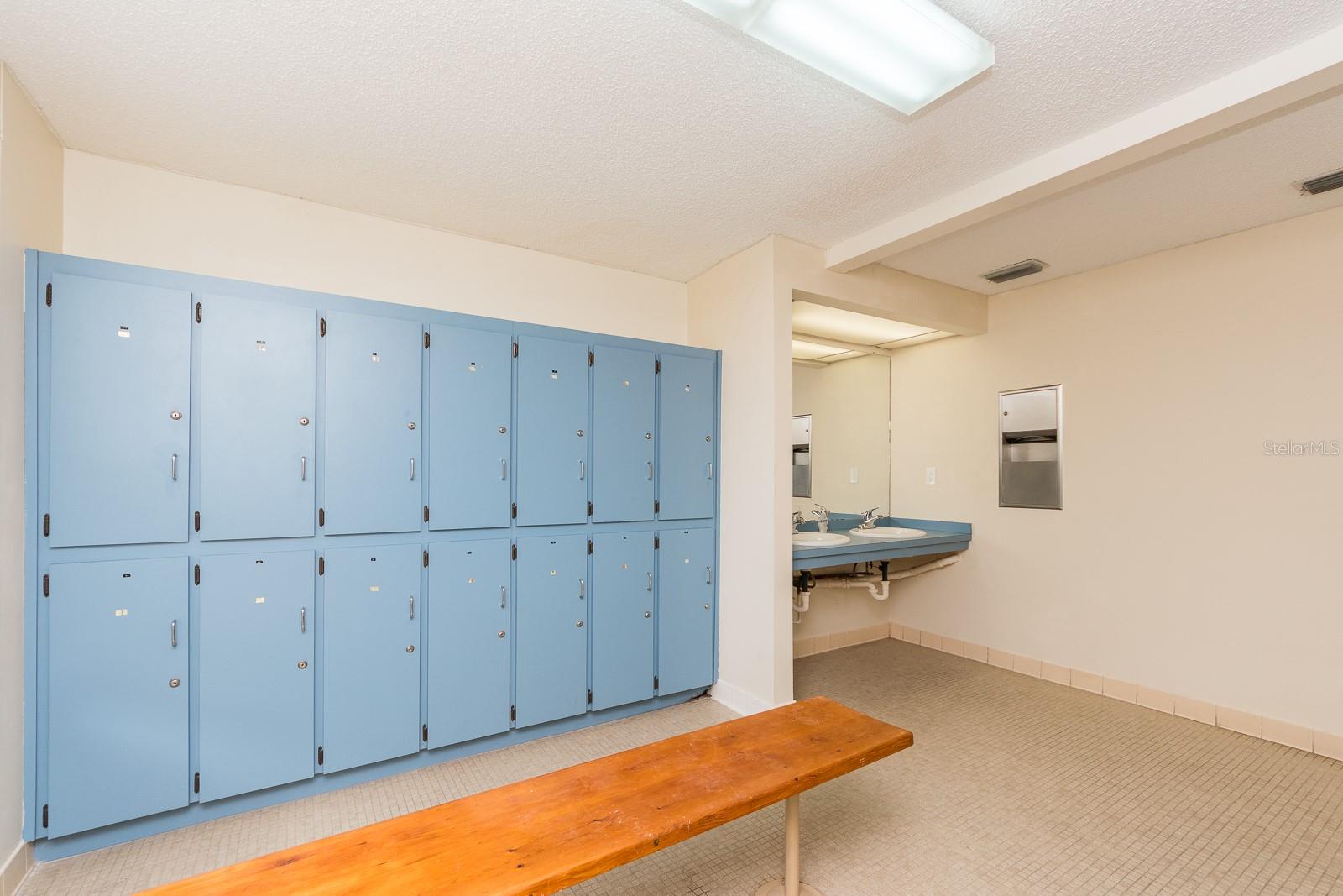 Mens rest room