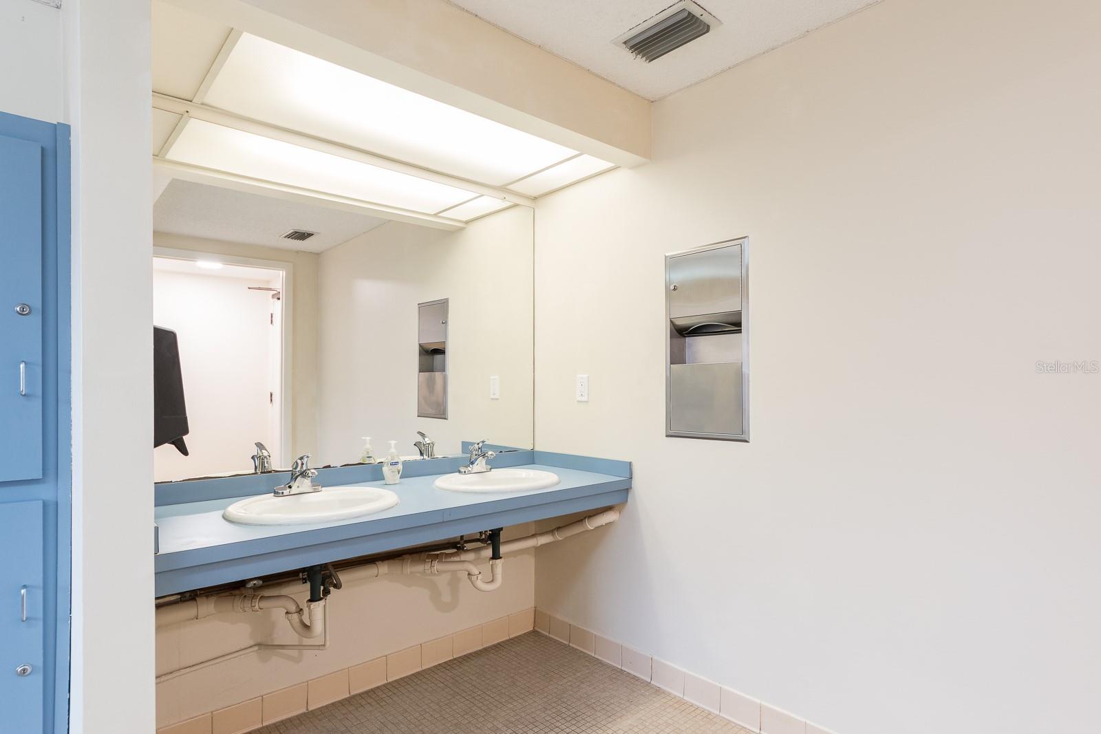 Mens rest room