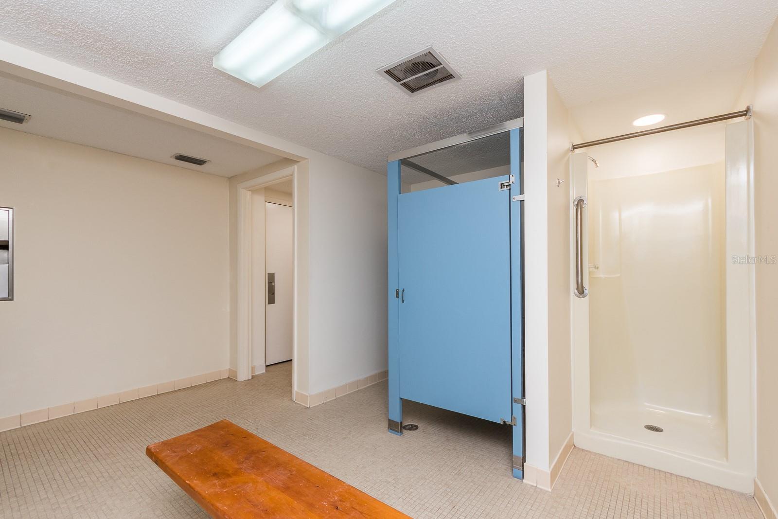 Mens rest room