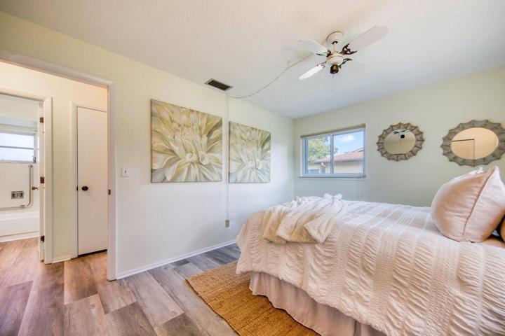 Master bedroom w/thermal pane windows to enjoy quiet sleep~