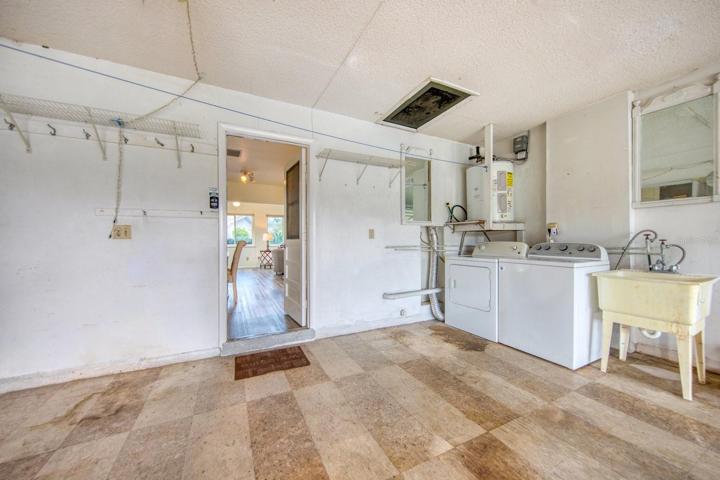 Oversize 2-car garage with laundry station & utility sink~