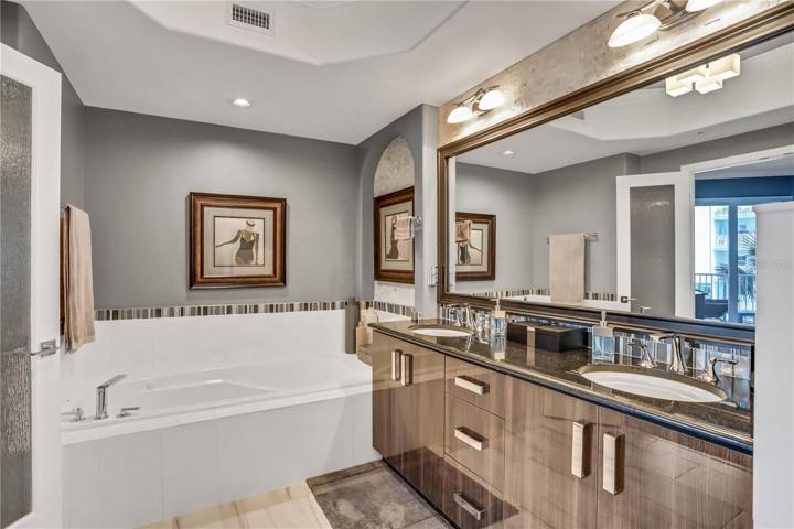 Jacuzzi tub