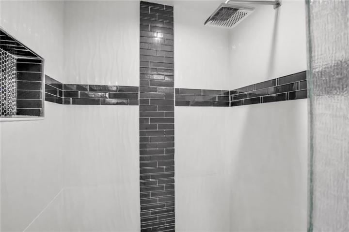 Rain head showed with privacy glass