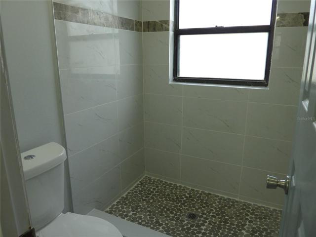 Master shower and WC