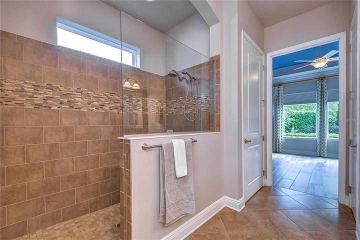 Check out the spa-like en-suite!