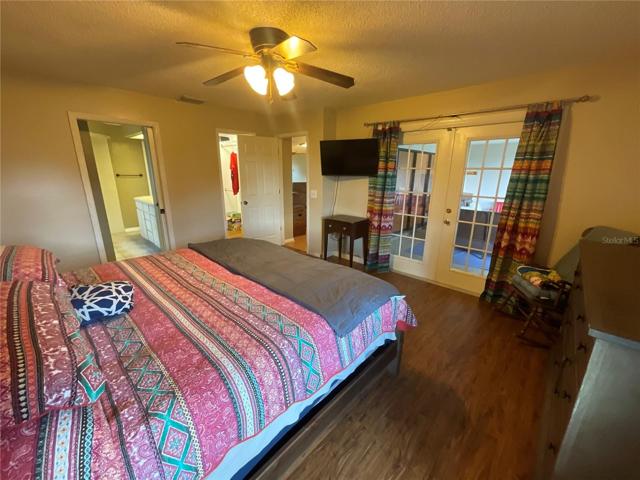 M bedroom