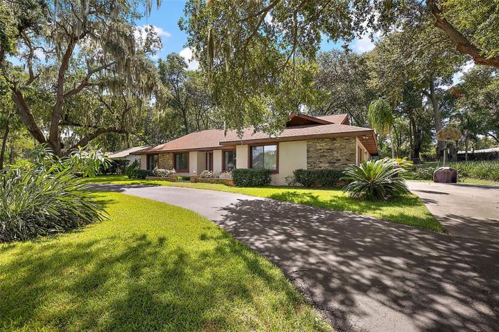 Circle driveway and side garage for plenty of parking!