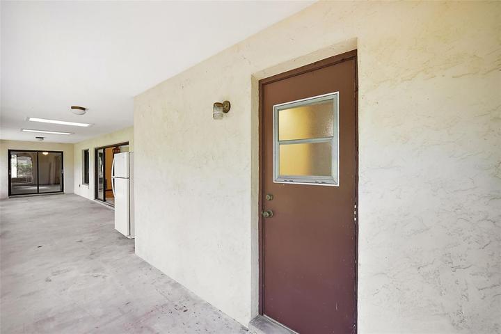 Lanai entrance to bathroom 3